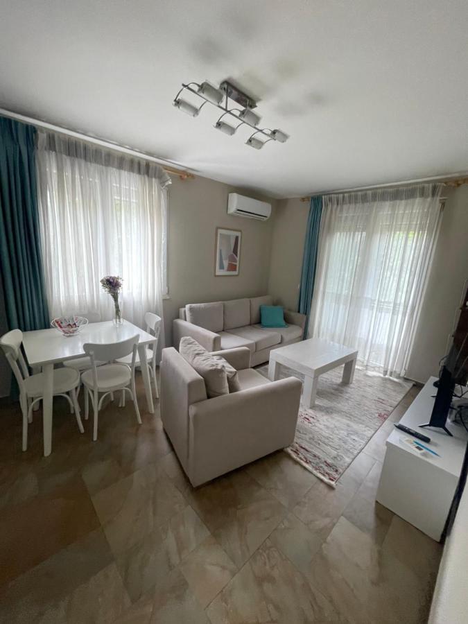 Anna'S Apartment Тирана Экстерьер фото